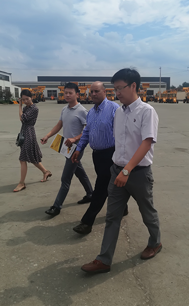 莱工.jpg 莱工.jpg